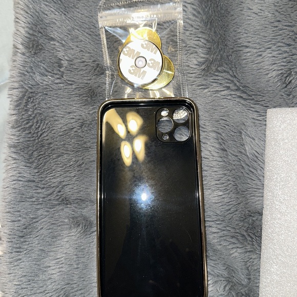 iPhone 14 Pro Max Black/Gold Case with Heart Collapsable Stand - Picture 4 of 4